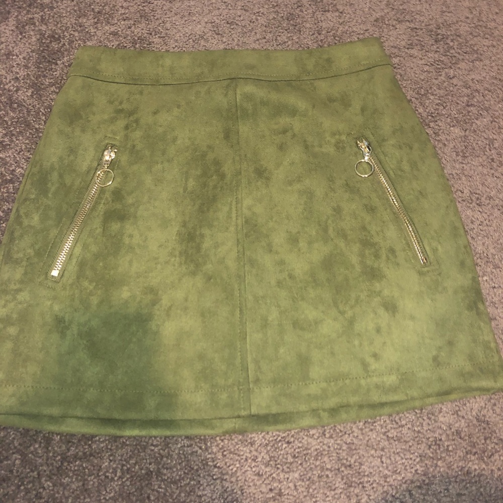 Olive green skirt from F21✨